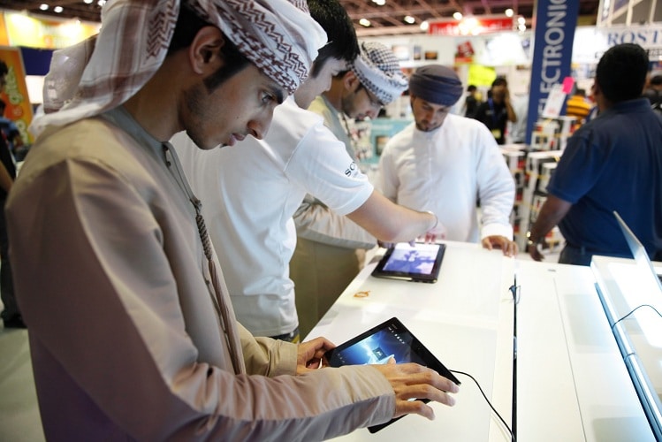 تقرير: نمو التقنيات النقالة في الإمارات يحفز تحول شكل خدمة العملاء Millions-of-dirhams-