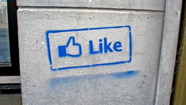 “فيسبوك” تتعهد بالتخلص بقوة من “الإعجابات المزيفة”