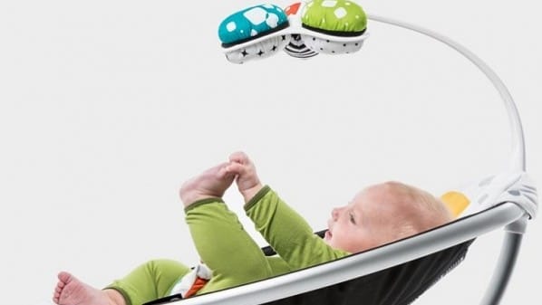 mamaRoo .. سرير أطفال آلي يتحكم به عبر الهواتف الذكية