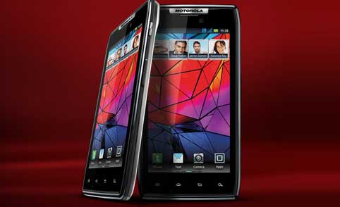 الهاتف الذكي Motorola RAZR يصل أسواق الإمارات