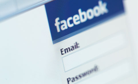 سجن طالب بريطاني لاختراقه الفيسبوك