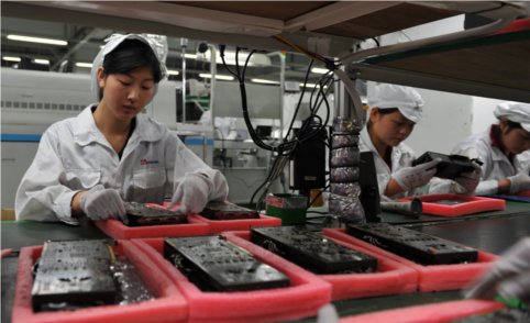 تقرير: مصانع آبل في الصين تخرق قواعد العمل والسلامة