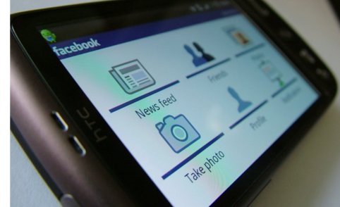 الهواتف المحمولة تتفوق على الحواسب في استخدام فيسبوك