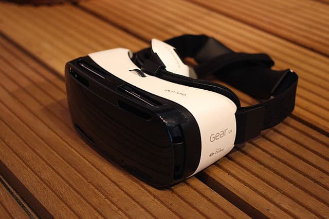 سامسونج تكشف عن نسخة جديدة من نظارة الواقع الافتراضي خاصتها بسعر 99 دولارا