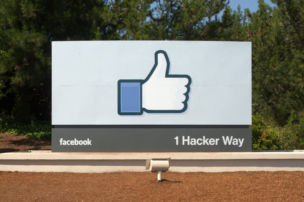 فيسبوك تجري تعديلات على سياسة "الأسماء الحقيقية" بعد انتقادات شديدة