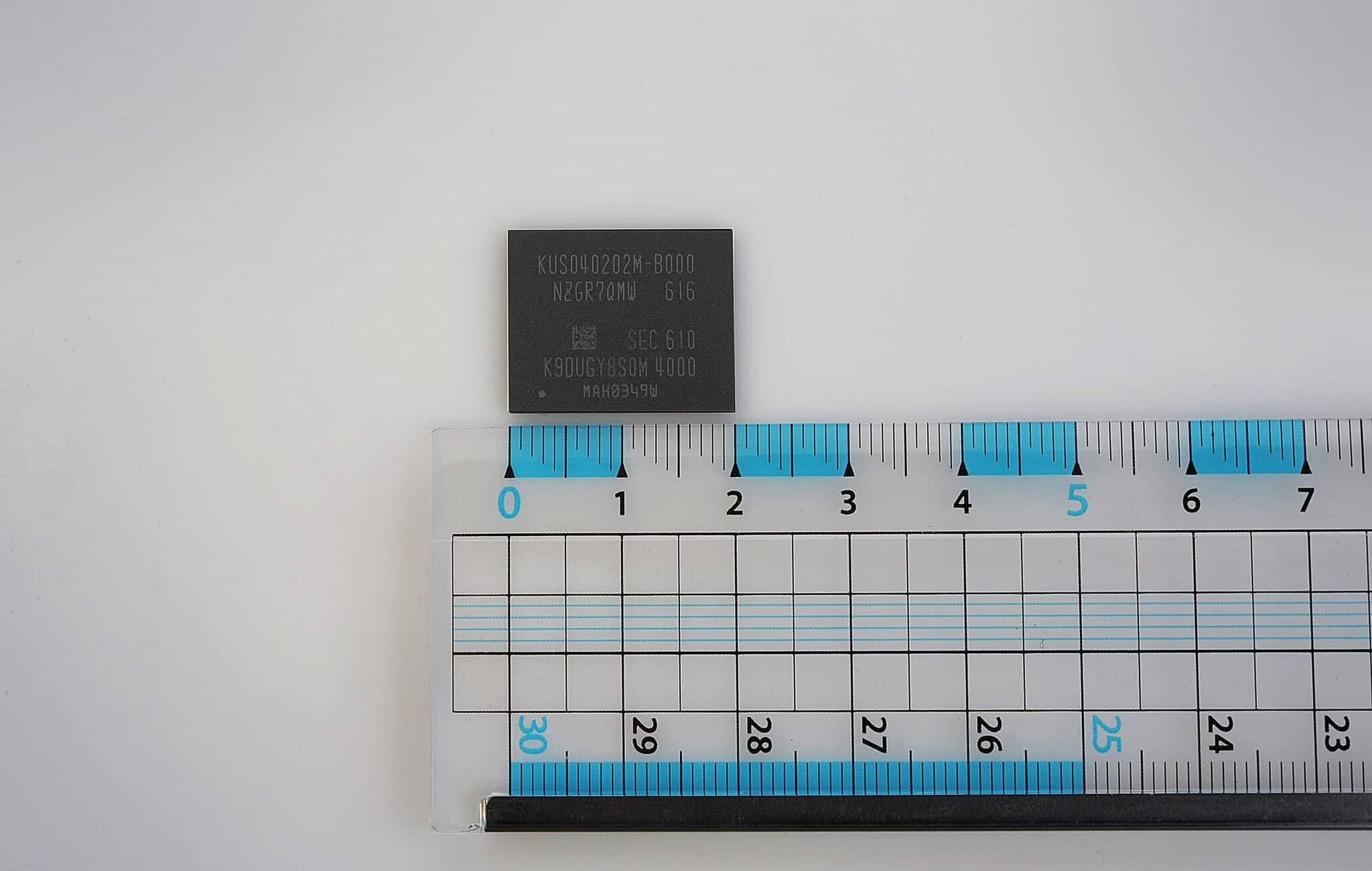 سامسونج تعلن عن أصغر قرص تخزين SSD في العالم بسعة 512 جيجابايتا