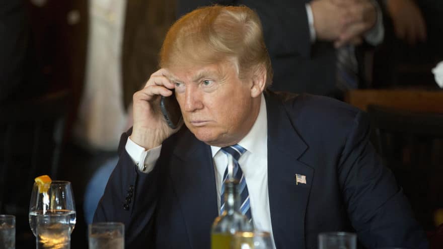 ترامب يتخلى عن هاتف أندرويد خاصته ويستخدم آيفون جديد لدواعي أمنية