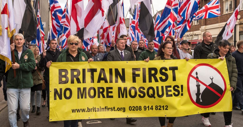 قراصنة يشنون حملة على زعماء منظمة "بريطانيا أولا" المعادية للإسلام