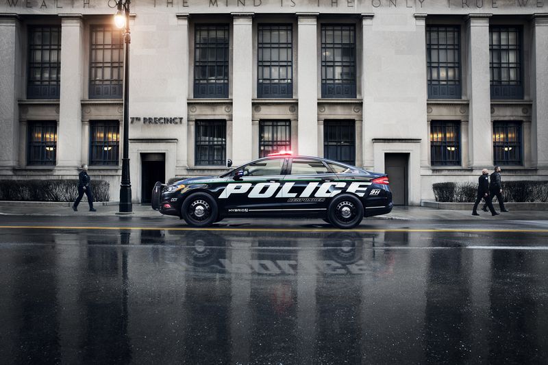 فورد توفر سيارة شرطة هجينة مصممة للملاحقات Police_Responder_Hybrid_Sedan_2