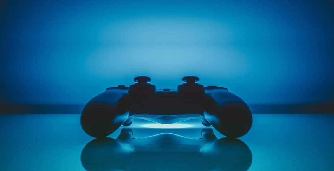 طريقة حذف وإعادة تثبيت الألعاب في PlayStation 4 Reflection-pad-gaming-gamepad-1130x580