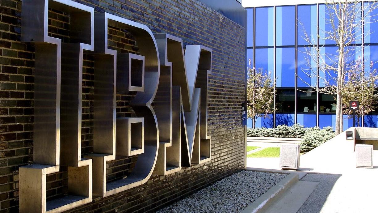 IBM تقوم بتجريب عملة رقمية مشفرة مربوطة بالدولار الأمريكي