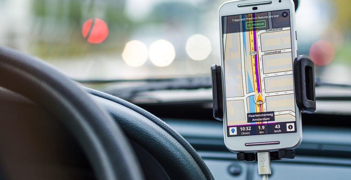 كيف يمكن لنظام تحديد المواقع GPS تتبعك حتى عندما توقف تشغيله! Navigation-1048294_1280-1130x580