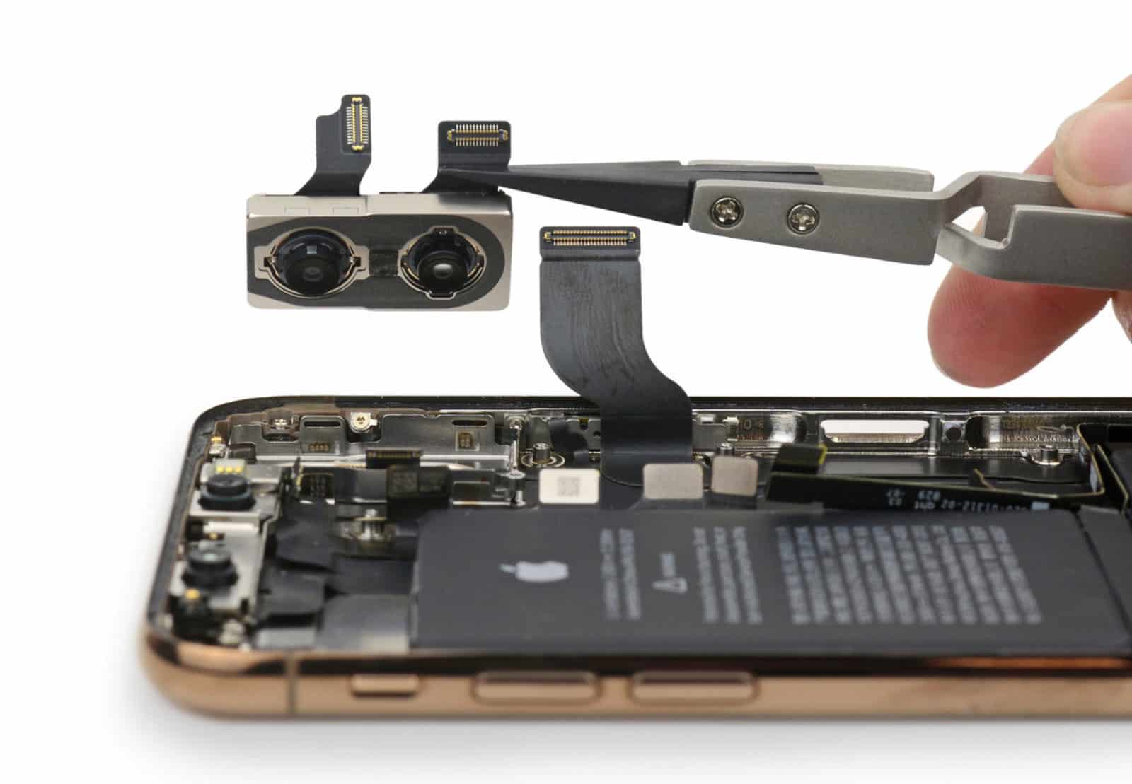 أجهزة هواتف آيفون الجديدة تتضمن أجزاء من إنتل وتوشبيا