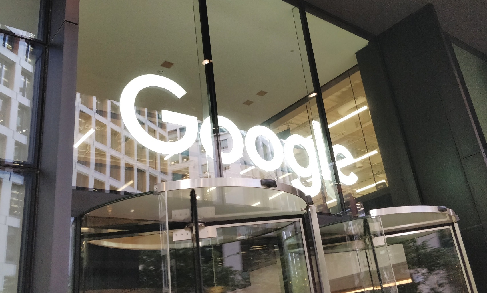 موظفو جوجل يعارضون تطوير محرك بحثها الصيني