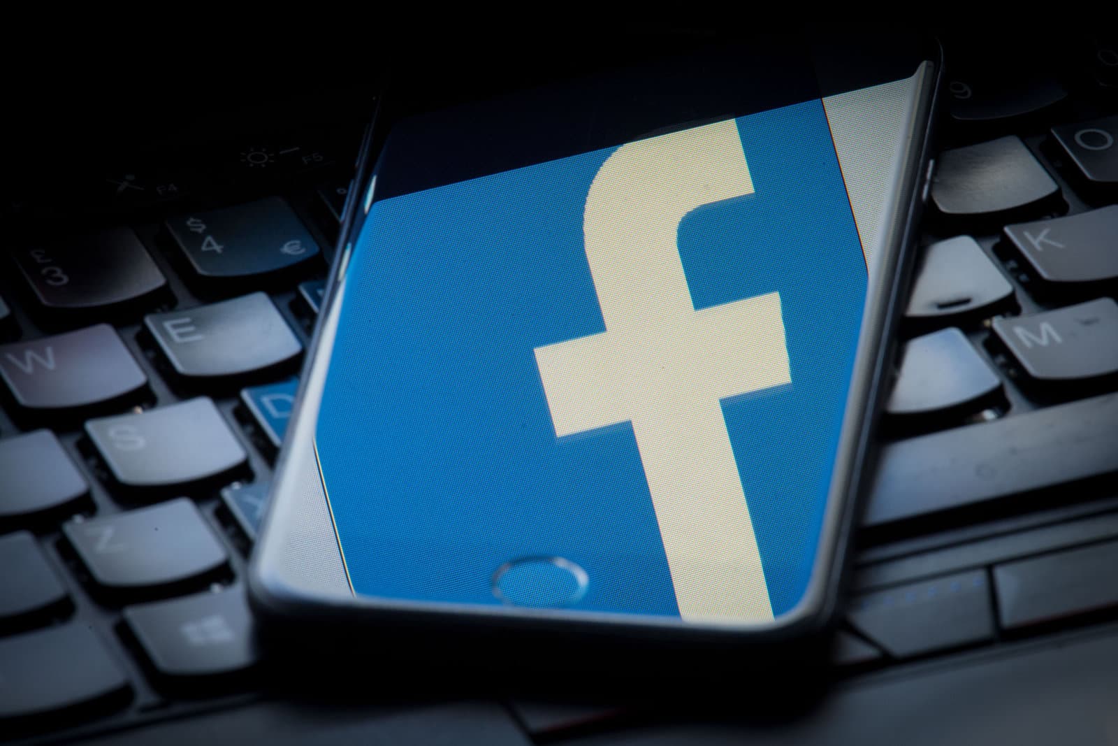 فيسبوك حذفت 1.5 مليار حساب مزيف خلال الأشهر الماضية