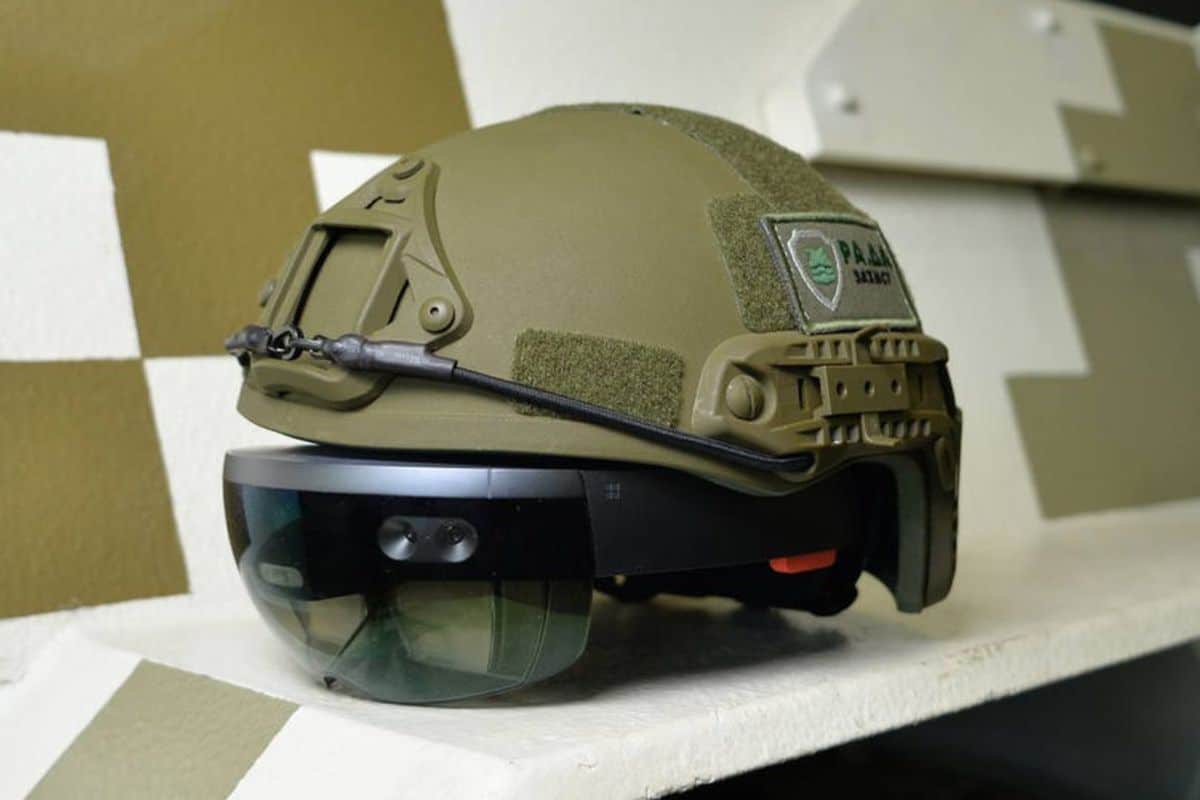 مايكروسوفت تزود الجنود الأمريكيين بنظارات HoloLens