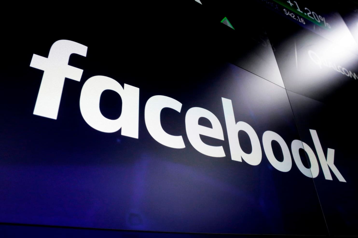 فيسبوك تواجه أول دعوى قضائية من المشرعين الأمريكيين