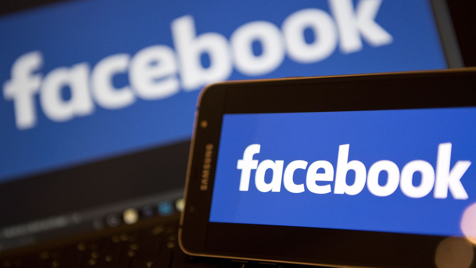 فيسبوك تدافع عن سماحها لجهات خارجية بالوصول إلى رسائل المستخدمين