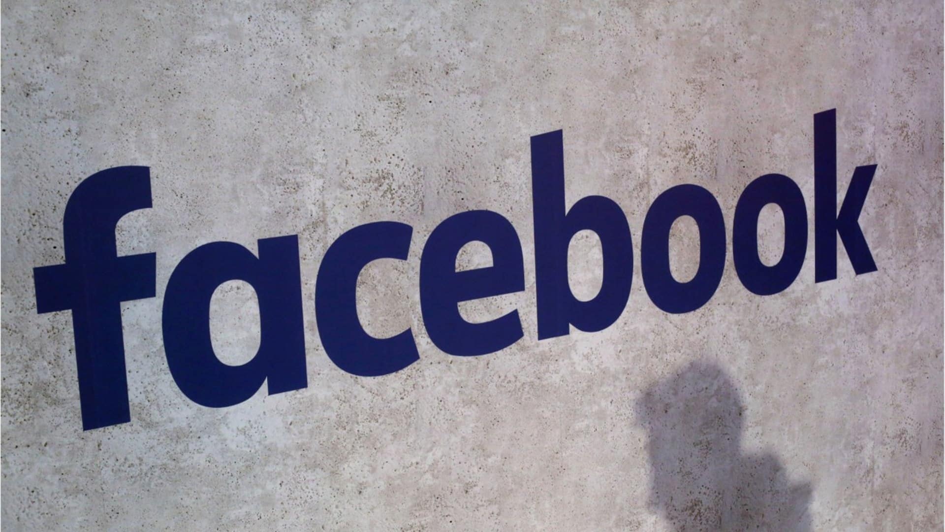 تقرير: محررو فيسبوك يعتمدون على معلومات غير دقيقة