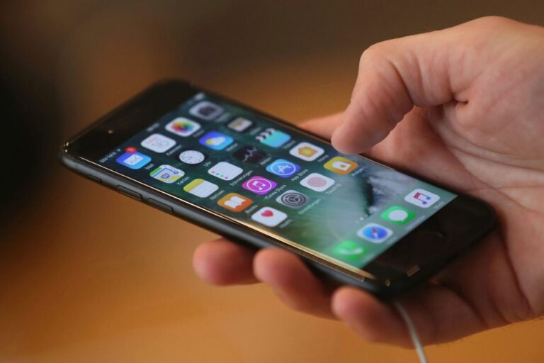 آبل تتوقف عن بيع iPhone 7 و 8 iPhone في متاجرها الألمانية