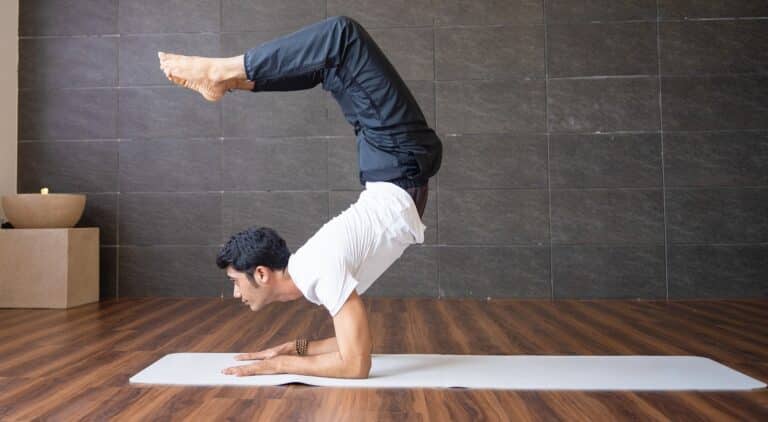5 تطبيقات تساعدك على ممارسة اليوجا في المنزل