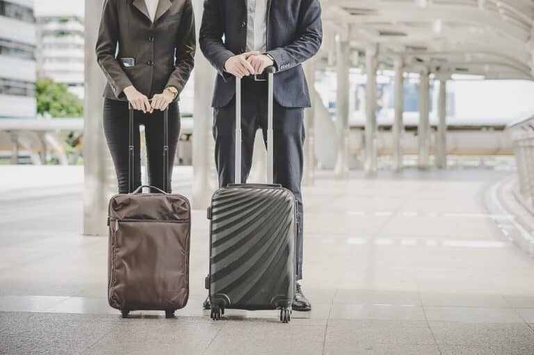 10 نصائح تساعد رجال الأعمال على تأمين بياناتهم أثناء السفر