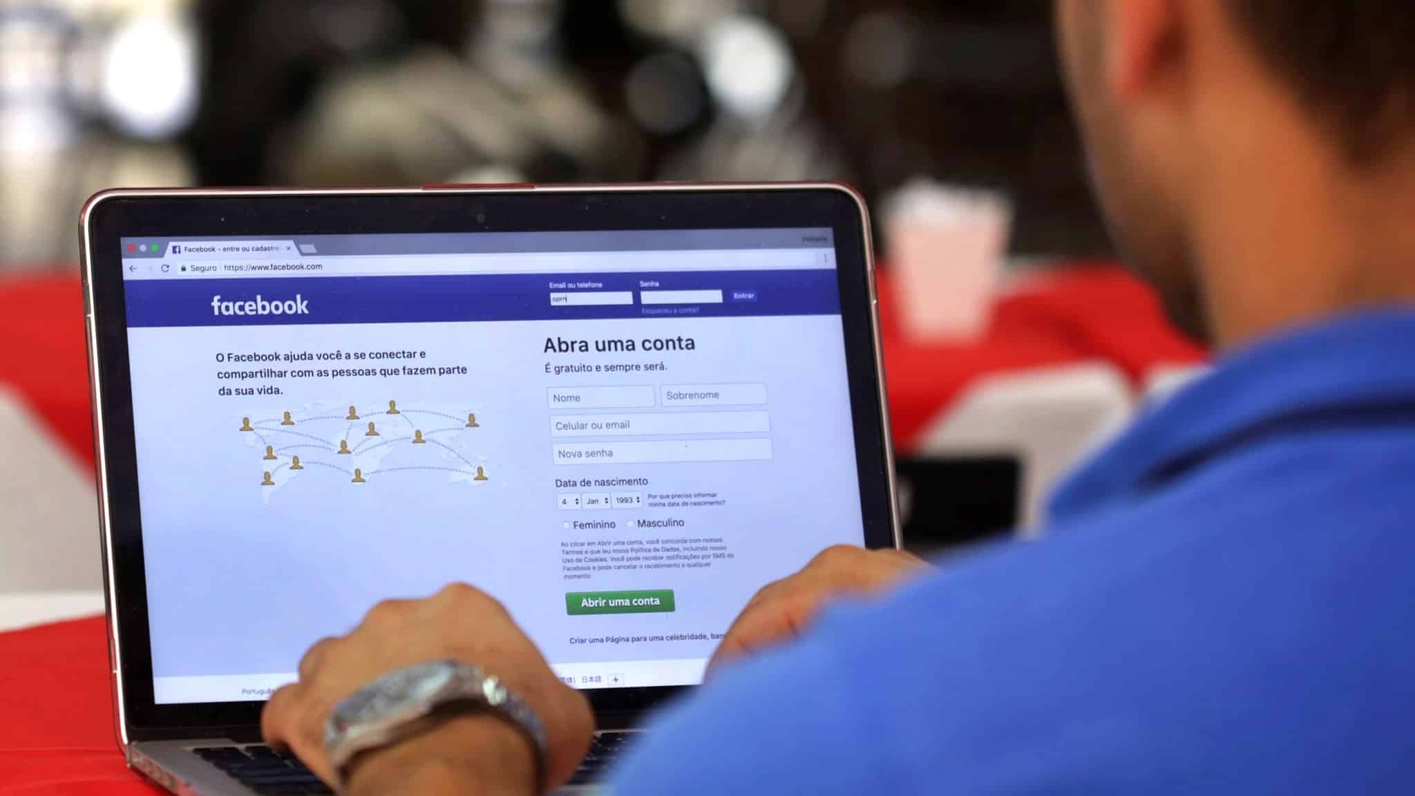 فيسبوك تعتذر عن توقف الخدمة مع توضيحها للأسباب