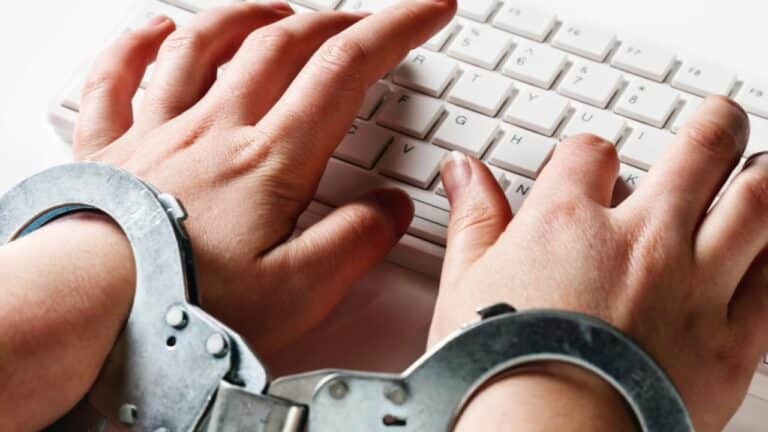 روسيا تدخل قوانين شاملة للرقابة على الإنترنت