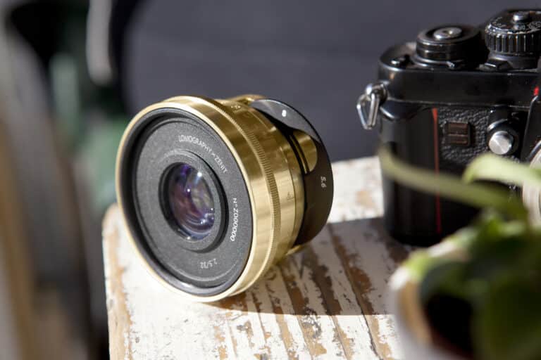 عدسة Lomogon Art Lens توفر جماليات تناظرية للكاميرات الرقمية