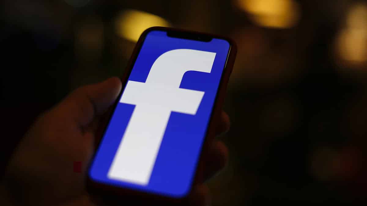 المملكة المتحدة: يجب على فيسبوك إزالة زر الإعجاب للأطفال
