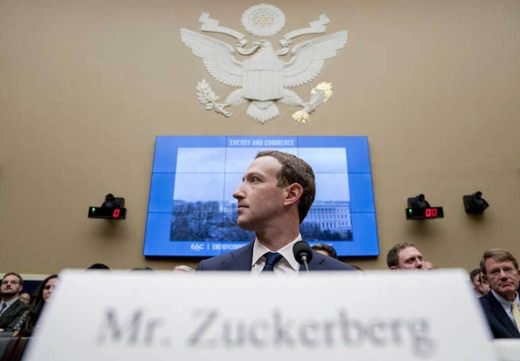 تقرير: مارك زوكربيرج قد يحاسب على مشاكل فيسبوك