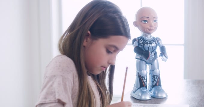 روبوت Little Sophia لتعليم الأطفال الذكاء الاصطناعي والبرمجة