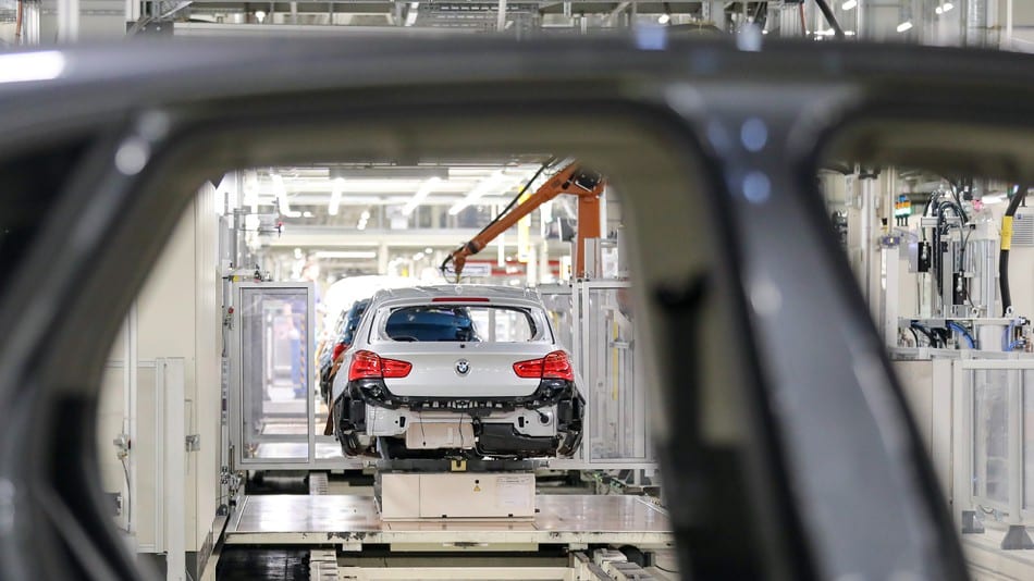مايكروسوفت تبرم شراكة مع BMW لبناء أنظمة سيارات في "مصانع ذكية"