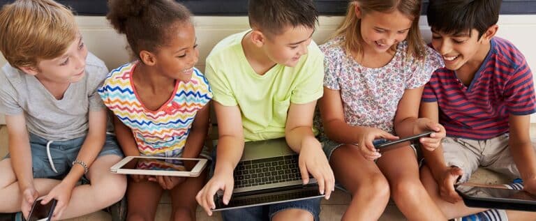 4 تطبيقات 4 تطبيقات تساعدك على مراقبة أجهزة أطفالك والتحكم فيهاعلى المراقبة والتحكم في أجهزة أطفالك