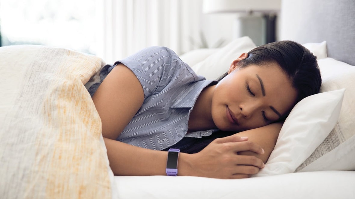 كيفية تتبع النوم باستخدام ساعة Fitbit الذكية