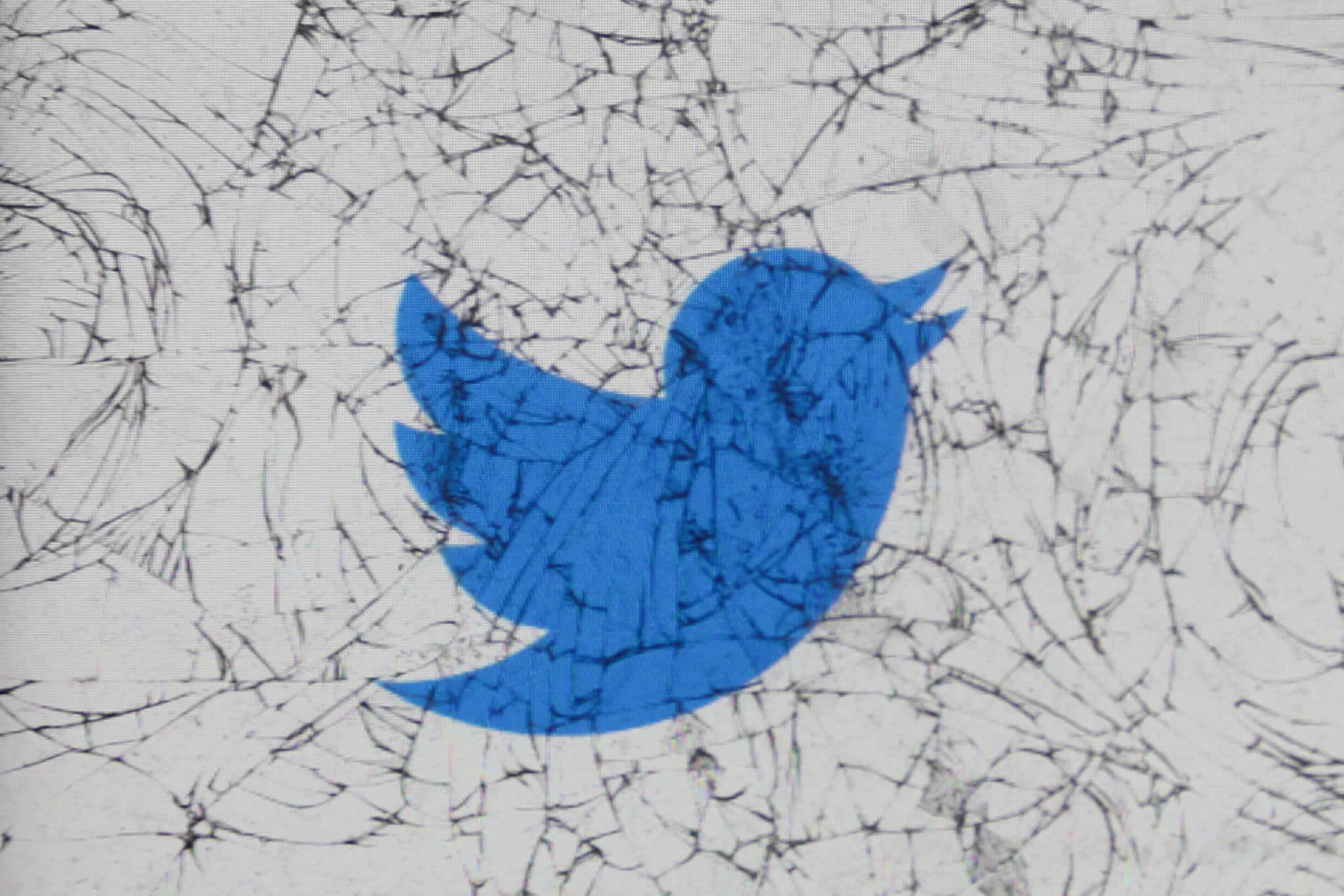 تويتر تحظر الآلاف من حسابات QAnon