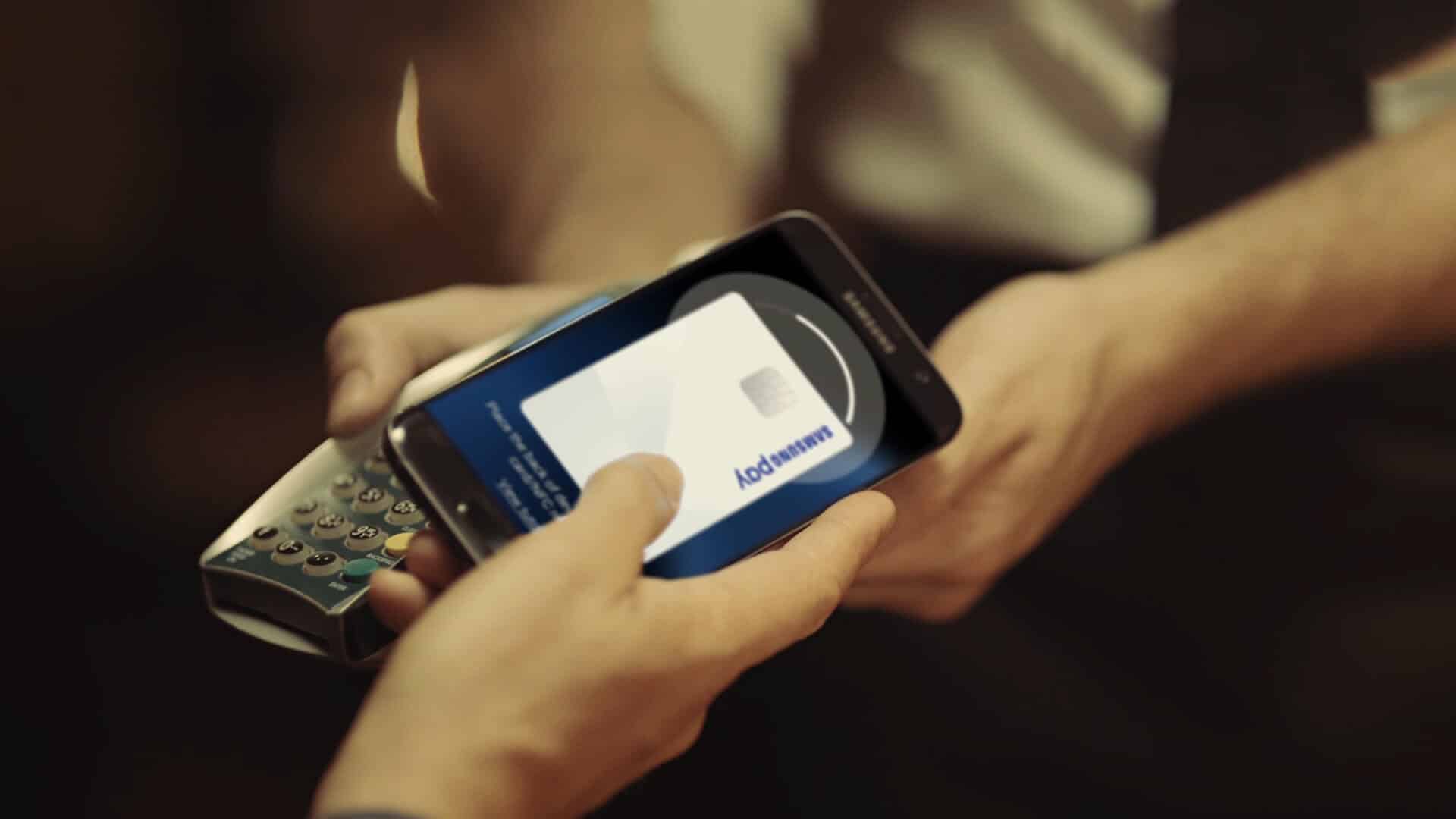 كيفية إزالة Samsung Pay من الشاشة الرئيسية أو شاشة القفل