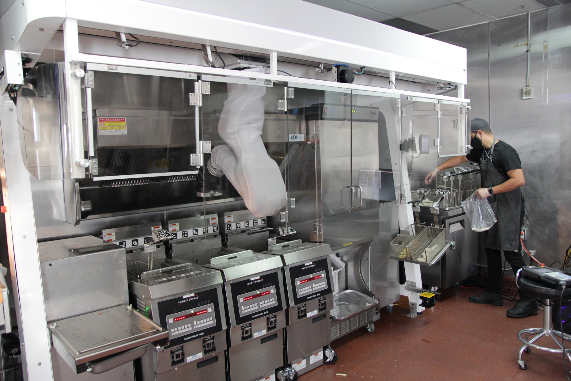 روبوت المطبخ ROAR متاح مقابل 30 ألف دولار