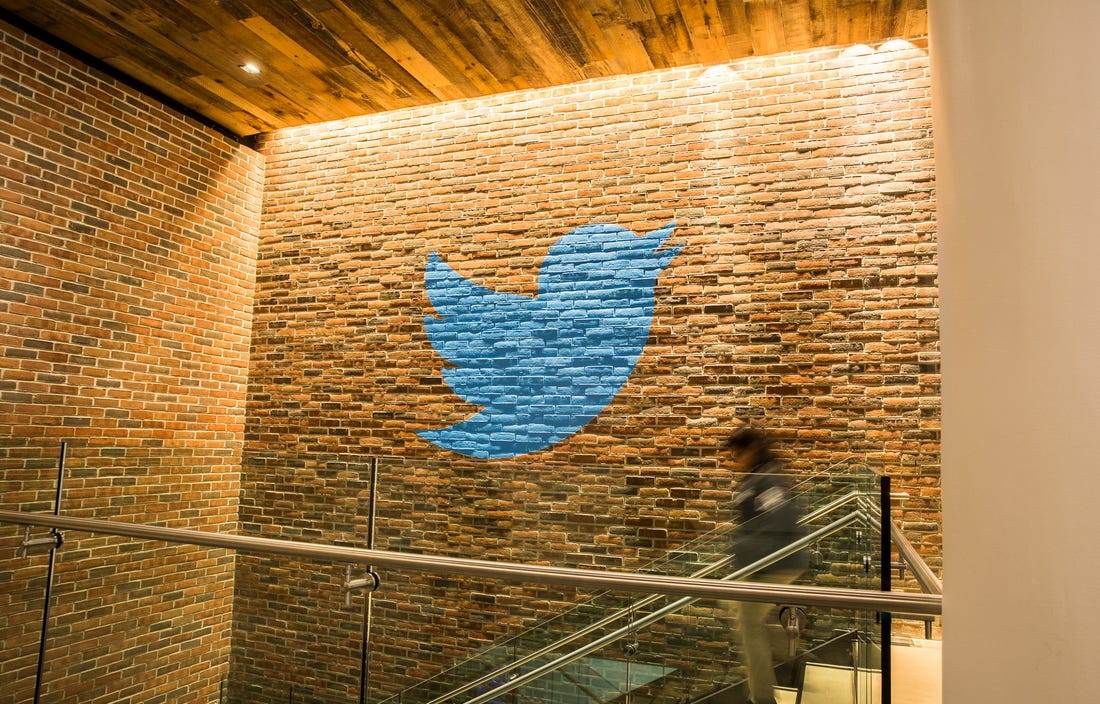 تويتر متهمة بازدواجية المعايير بشأن حظر التغريدات