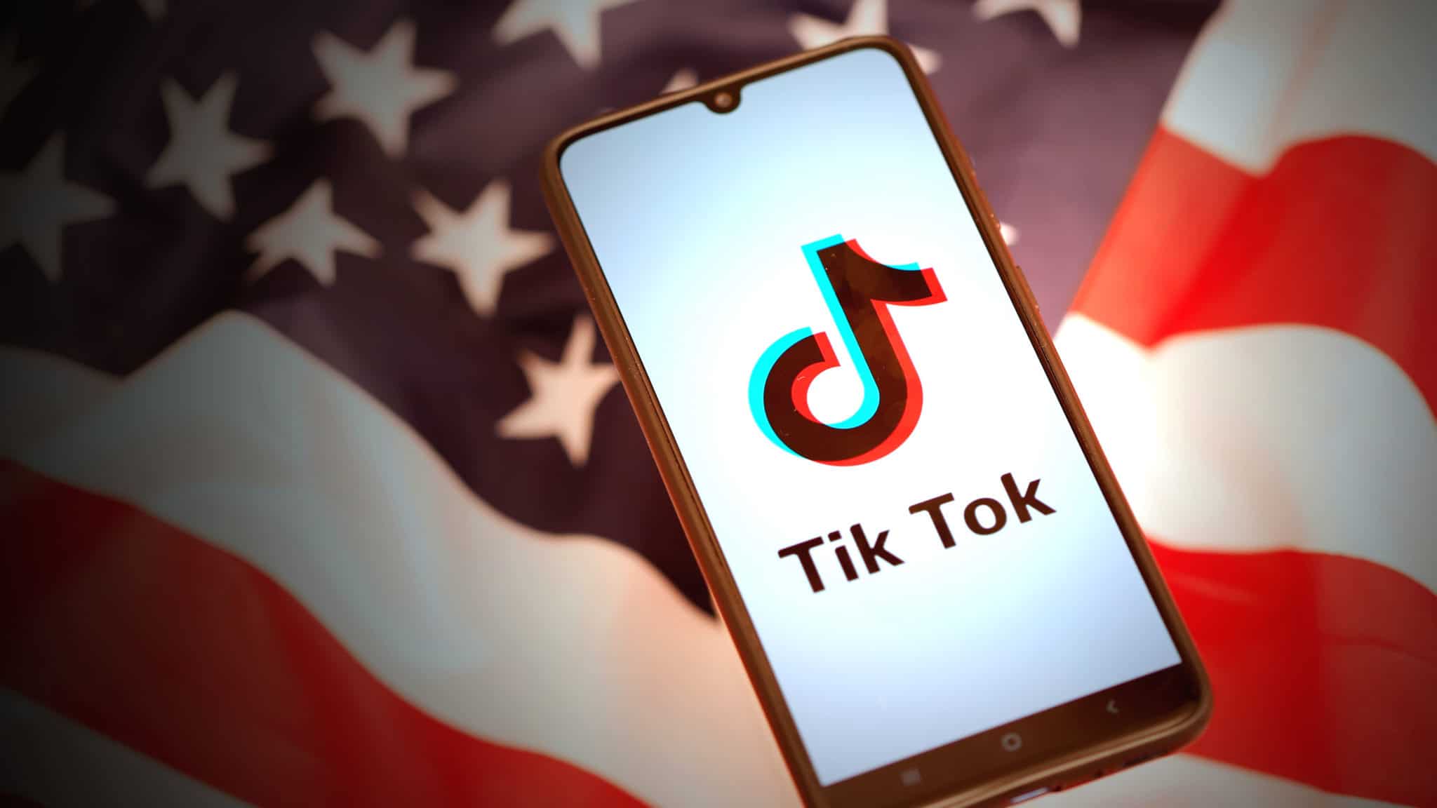 الولايات المتحدة تدافع بقوة عن حظر تيك توك