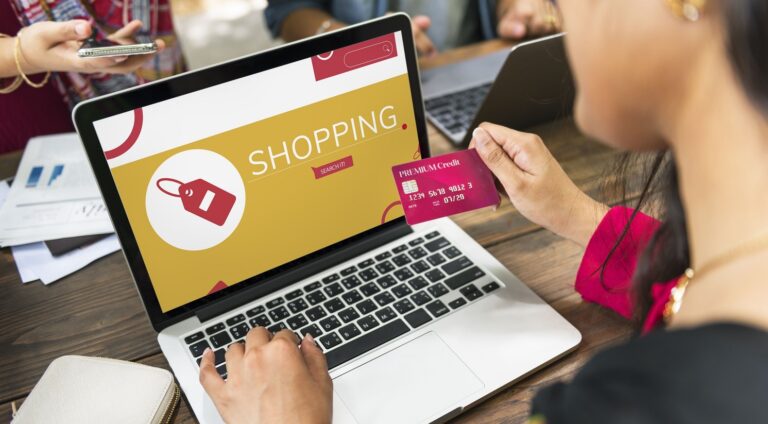 5 نصائح لتجنب عمليات الاحتيال أثناء التسوق عبر الإنترنت في موسم الأعياد