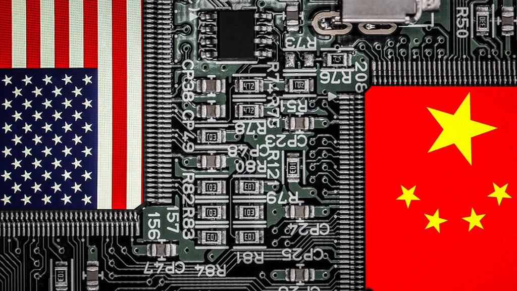بايدن لن يتراجع عن حملة ترامب ضد التكنولوجيا الصينية