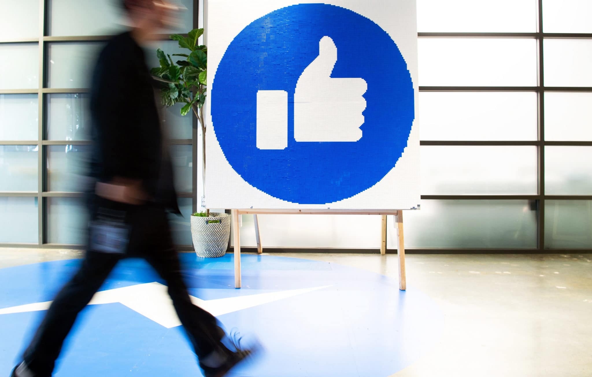 مجلس الرقابة على فيسبوك يلغي 4 قضايا في الأحكام الأولى