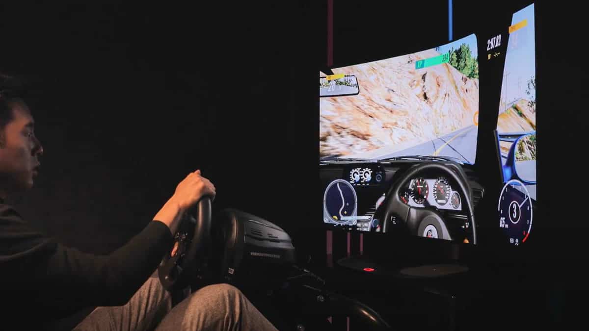 إل جي تعرض تلفاز OLED للألعاب القابل للانحناء