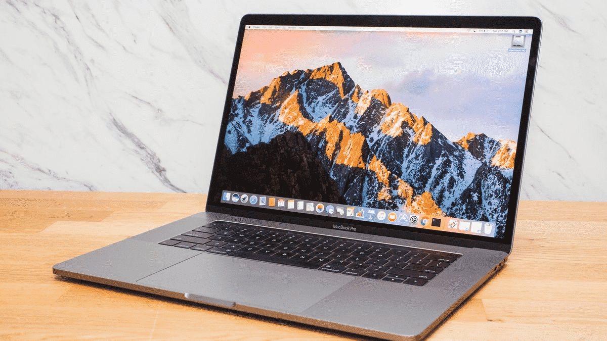 MacBook Pro قد يتخلى عن Touch Bar ويعيد MagSafe