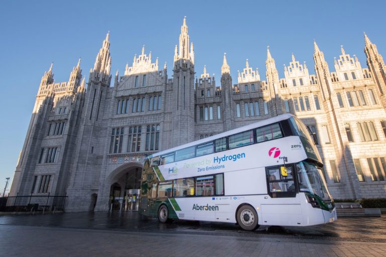 اسكتلندا تطلق حافلات الهيدروجين ذات الطابقين الأولى في العالم