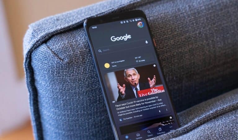 كيفية التبديل إلى خدمة موجز Google Discover في هاتف Galaxy S21