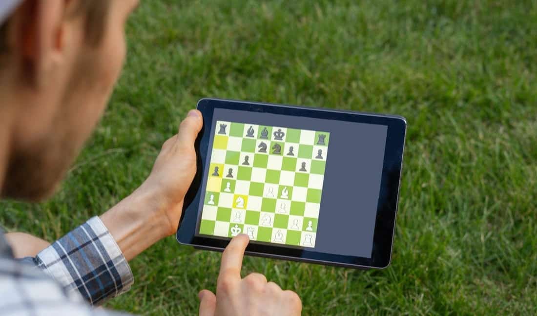 5 طرق مجانية تتيح لك تعلم كيفية لعب لعبة الشطرنج عبر الإنترنت