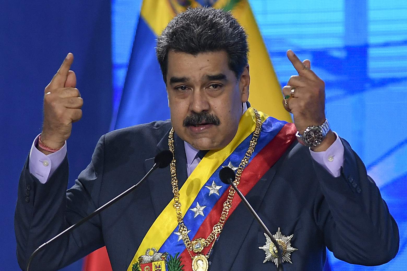 فيسبوك تجمد صفحة الرئيس الفنزويلي مادورو