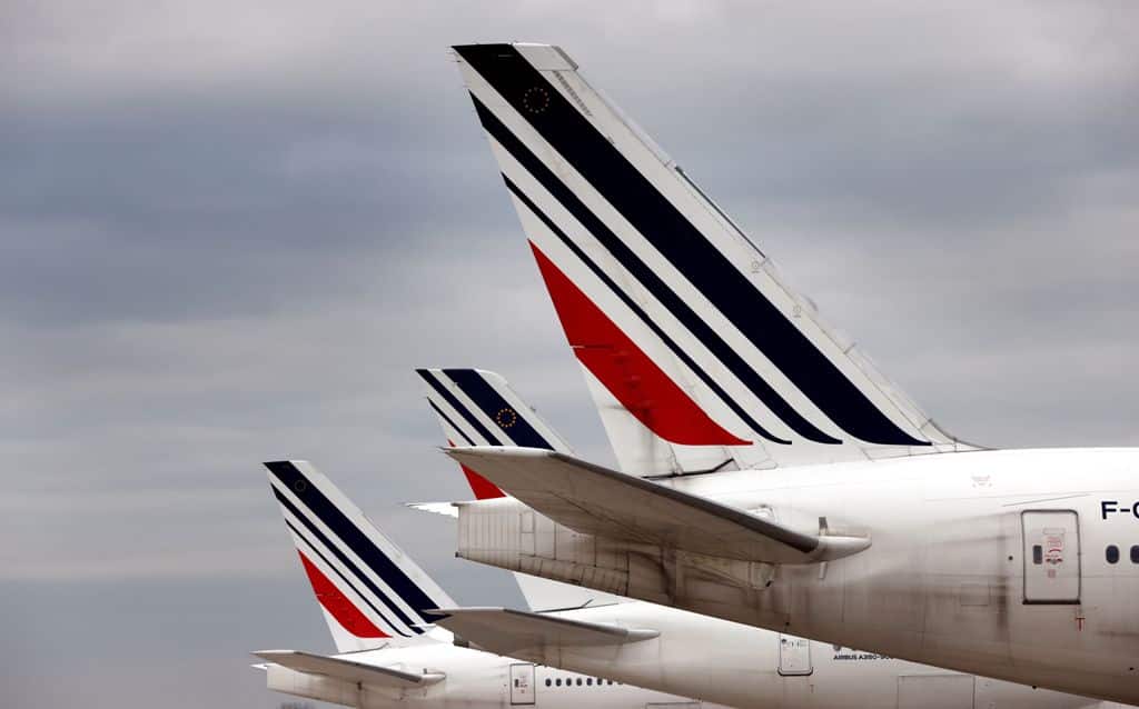 فرنسا تريد حظر بعض الرحلات الداخلية لتقليل انبعاثات الكربون